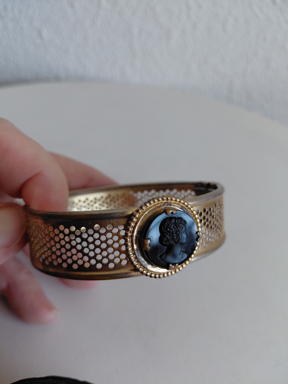 Antique MC Gold Tone Metal Black Camea Braslet 